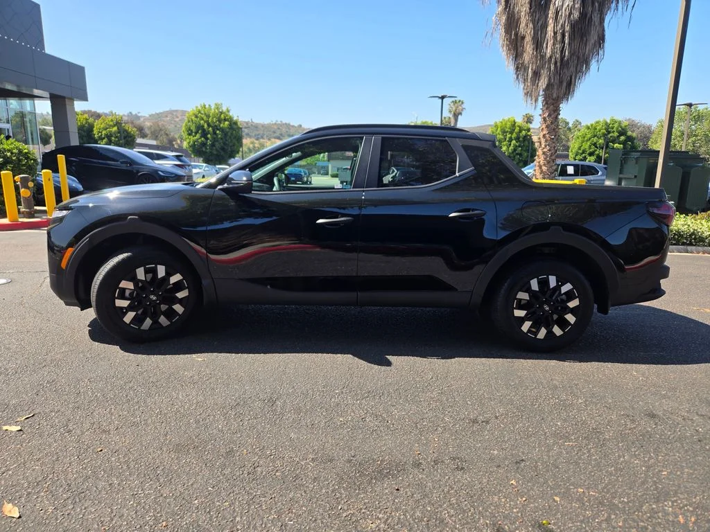 Used 2025 Black Hyundai SEL image 4