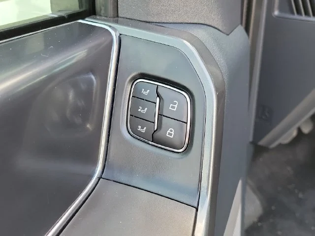 Used 2023 White Metallic Ford Lariat image 19