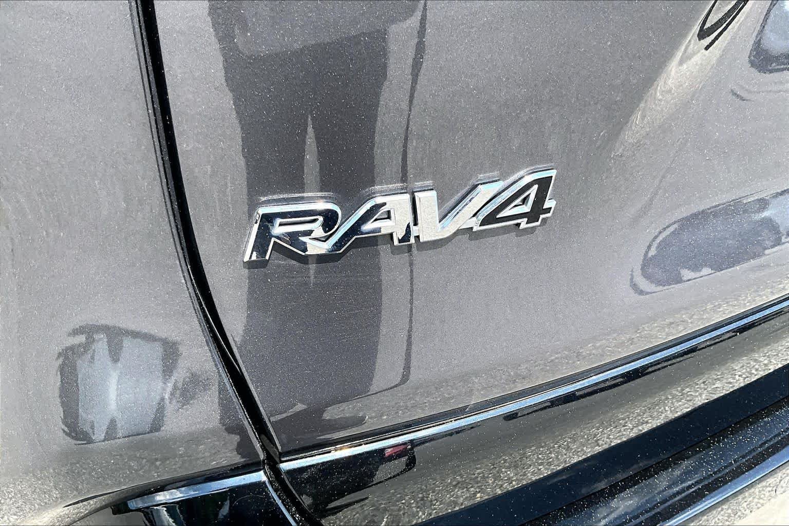 Used 2022 Magnetic Gray Metallic/Midnight Black Metallic Toyota Hybrid XSE image 31