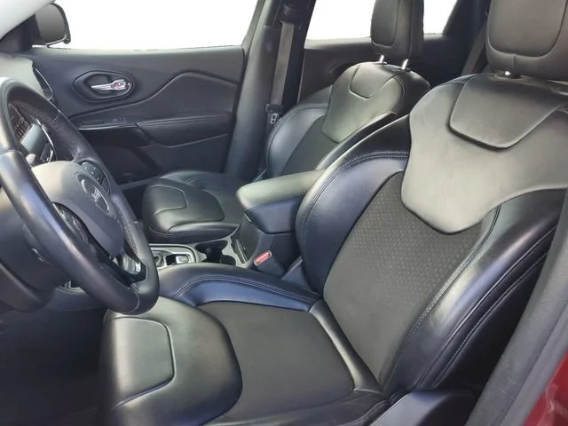 Used 2020 Velvet Red Pear Jeep Altitude image 5
