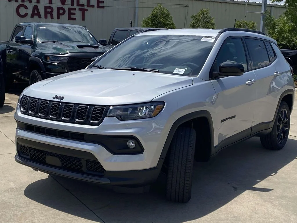 New 2026 Silver Zynith Metallic Clear-Coat Exterior Paint Jeep Latitude Altitude image 3
