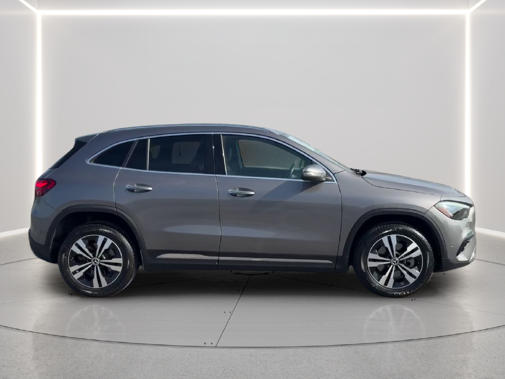 Used 2025 Mountain Gray Metallic Mercedes-Benz GLA 250 image 4