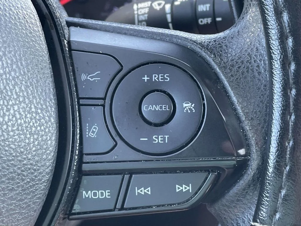 Used 2019  Toyota XLE image 28