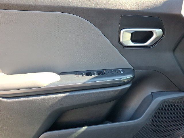 Used 2025 White Kia LXS image 15