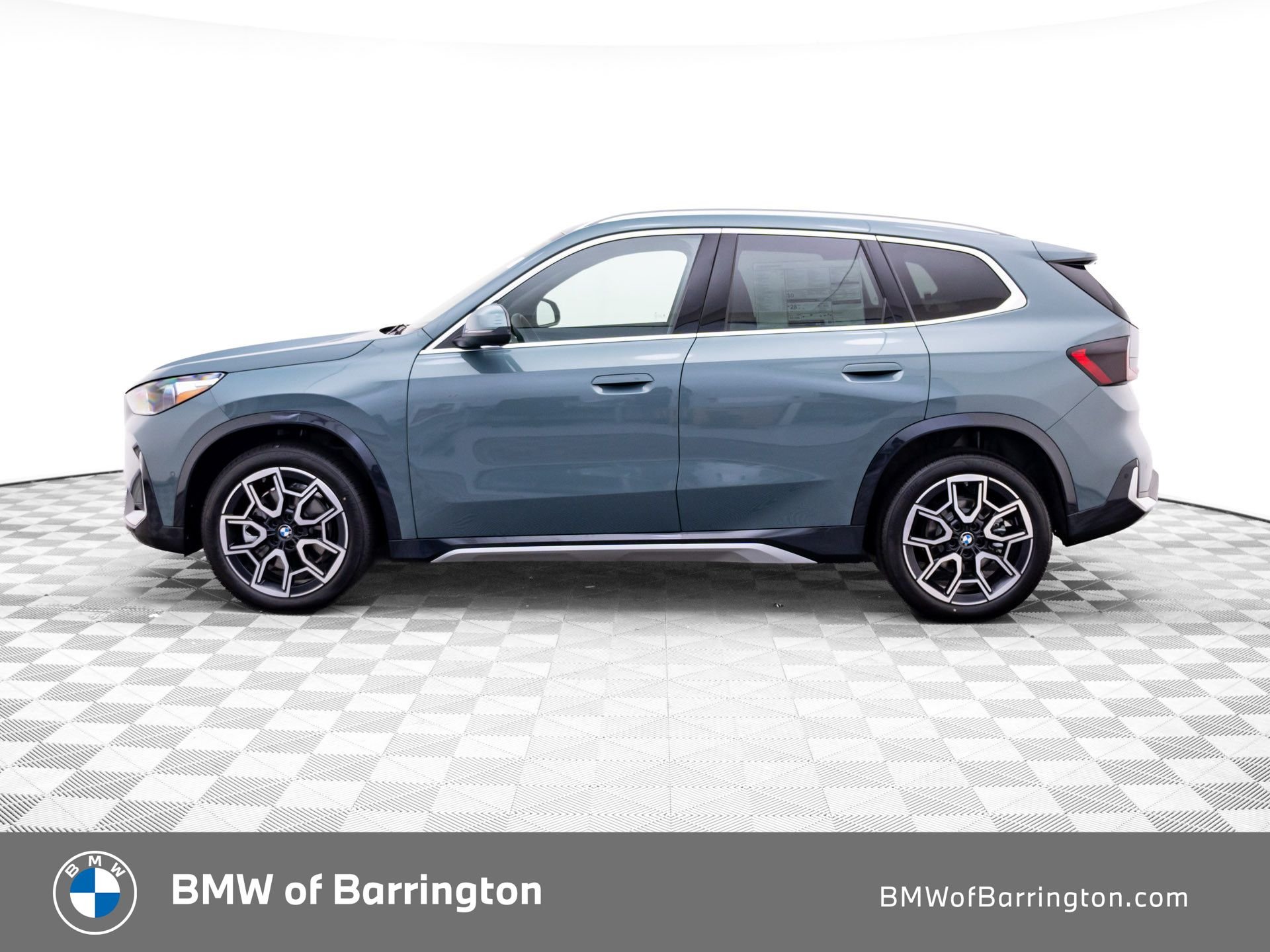 New 2027 Cape York Green Metallic BMW xDrive28i image 2