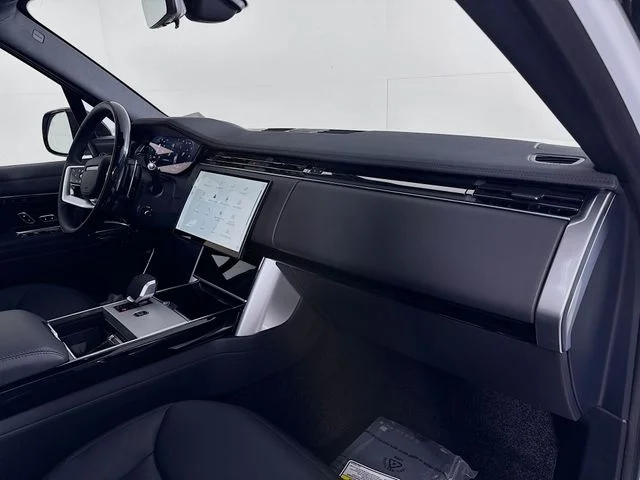New 2026 Fuji White Land Rover SE image 31