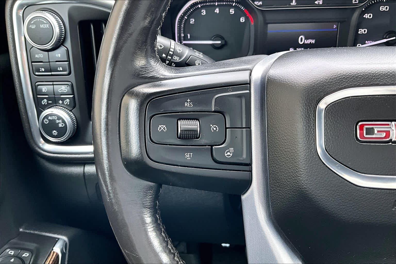 Used 2020 Onyx Black GMC SLE image 24