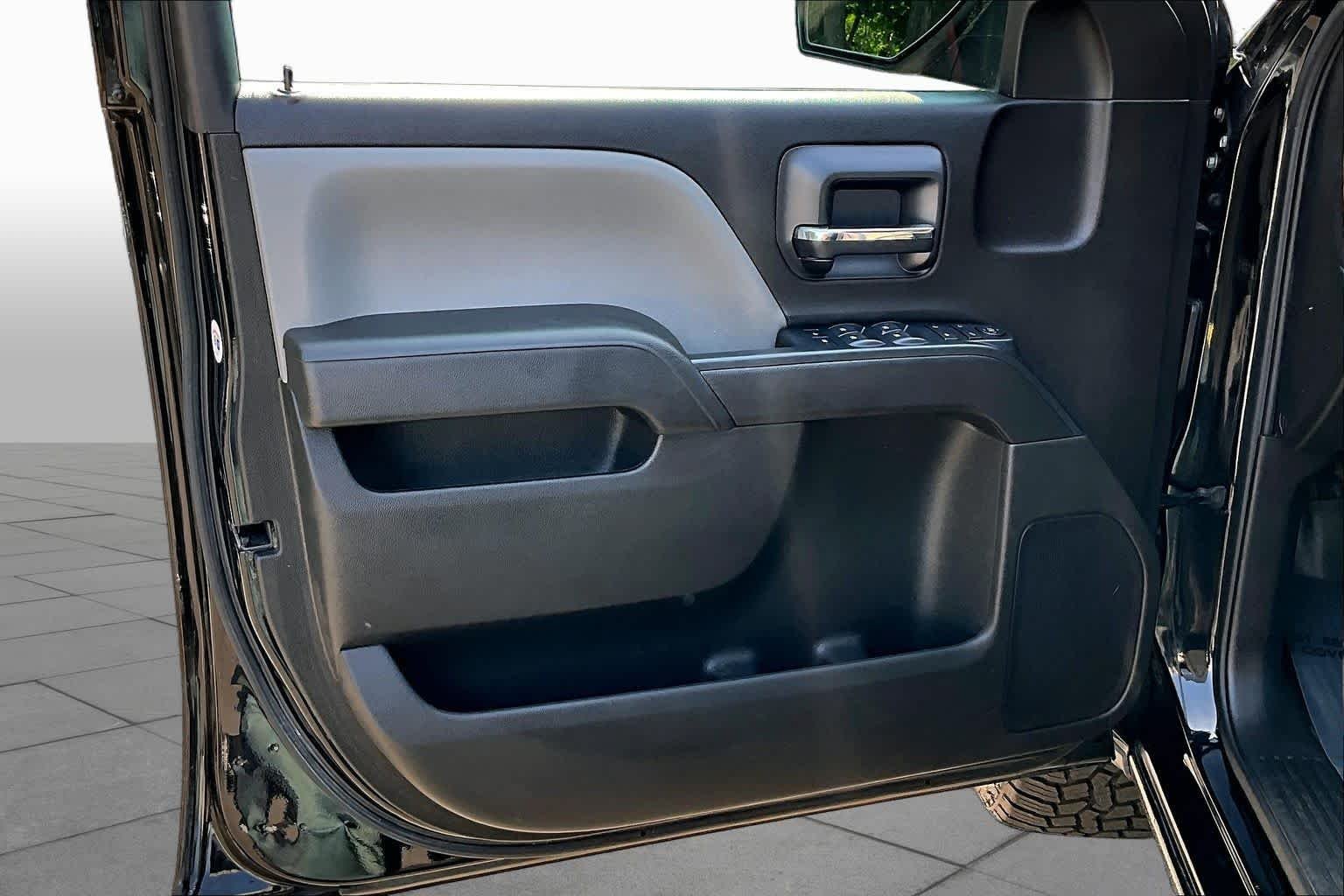 Used 2018 Black Chevrolet Custom image 21