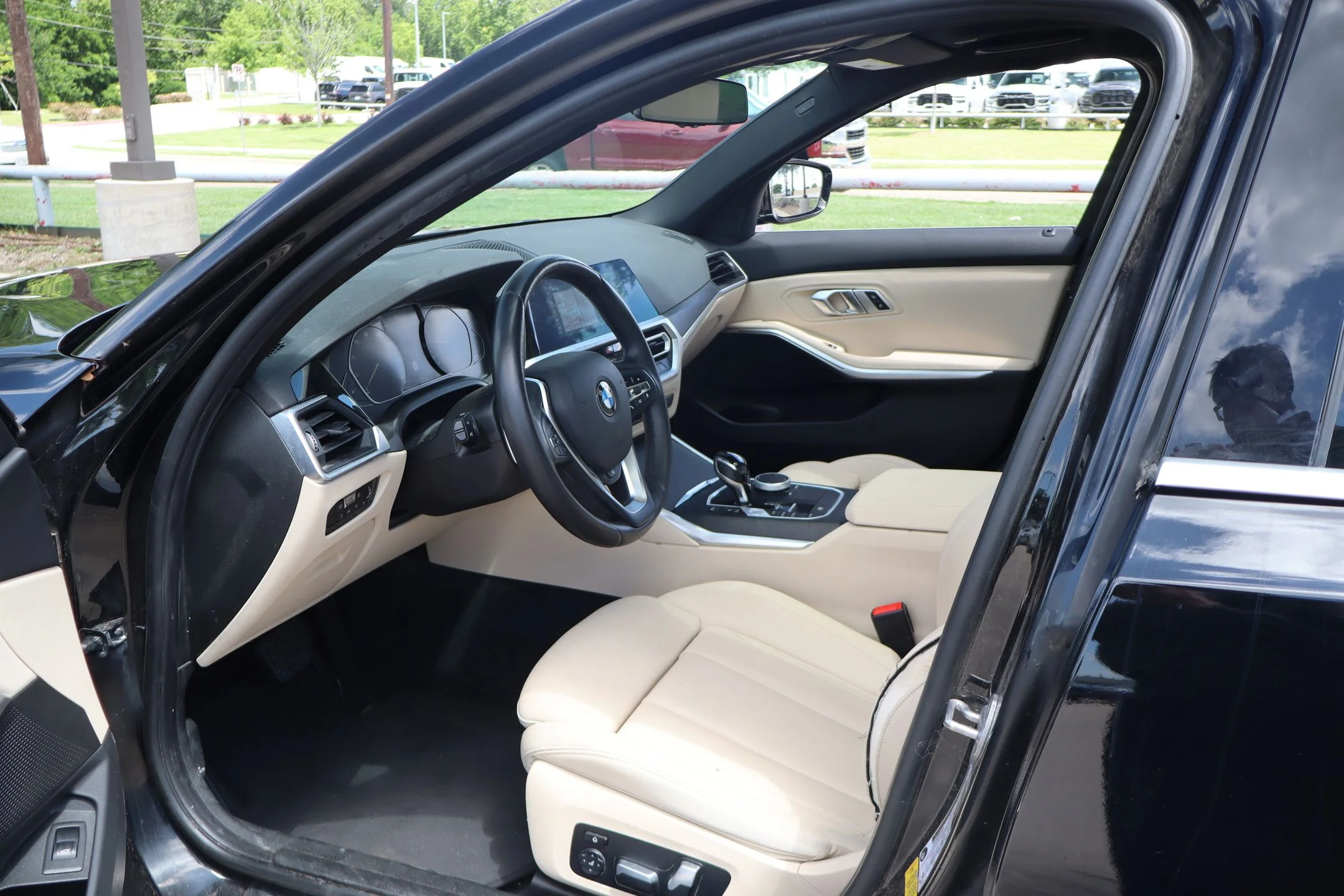 Used 2021 Black BMW 330i image 25
