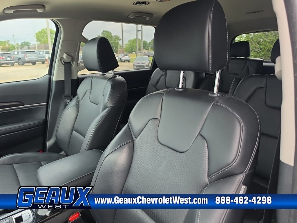 Used 2024 Black Kia S image 17