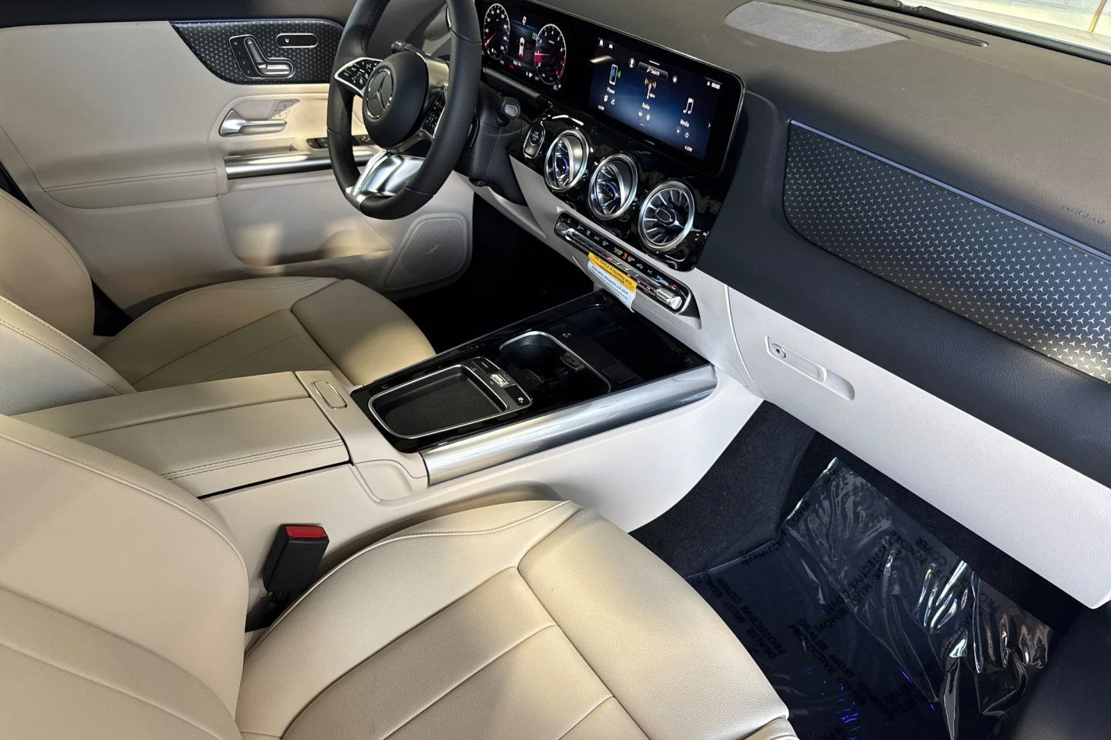 New 2026 Polar White Mercedes-Benz GLA 250 image 13