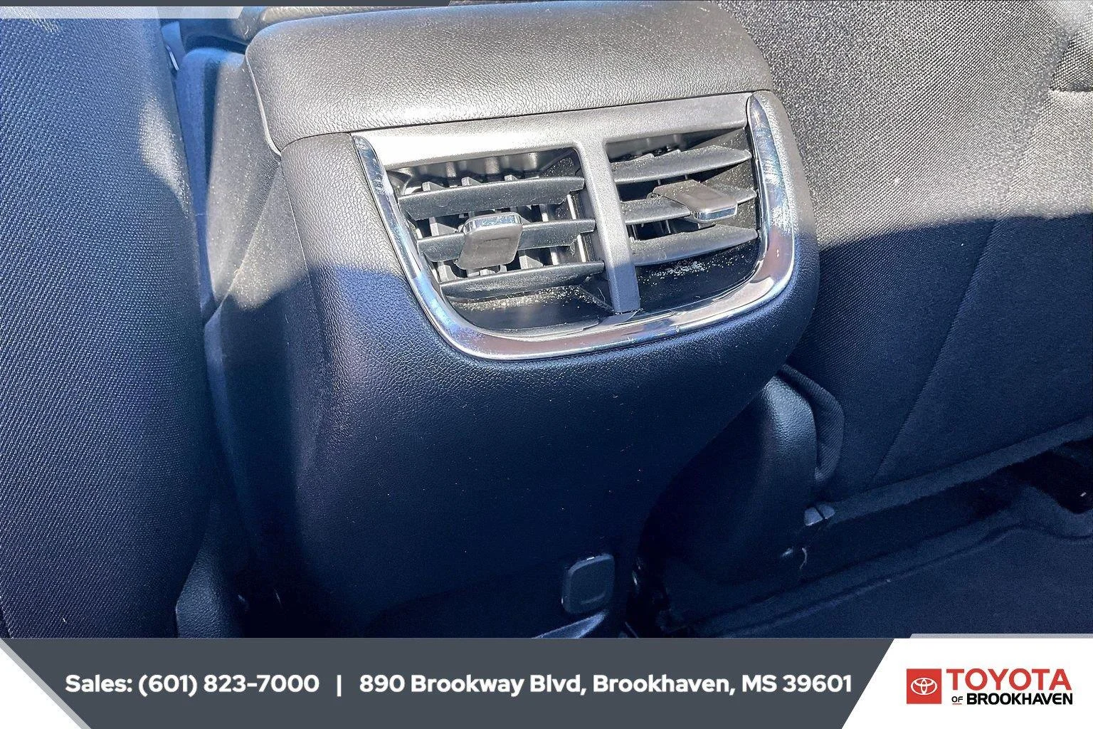 Used 2024 Summit White Chevrolet LT image 24