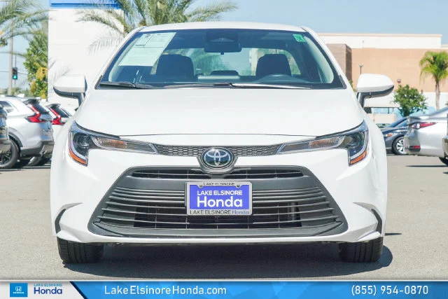 Used 2025 Ice Toyota LE image 3
