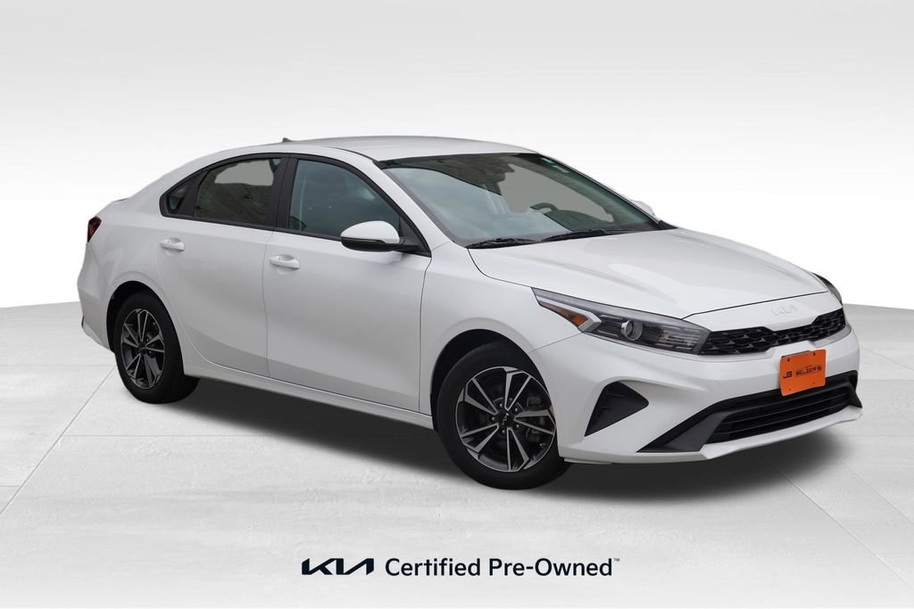 Used 2023 Snow White Pearl Kia LXS image 1