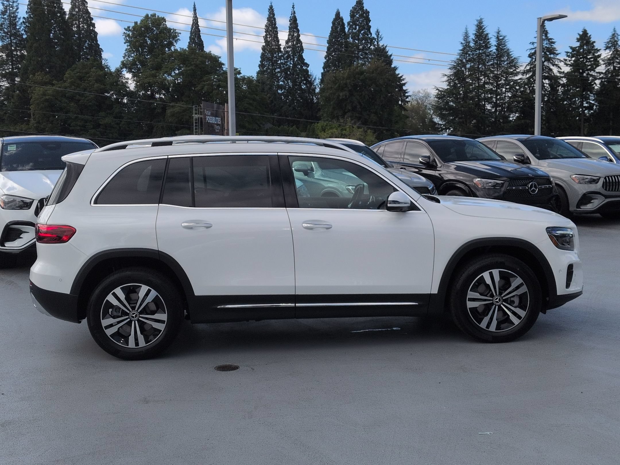 New 2026 Polar White Mercedes-Benz GLB 250 image 44