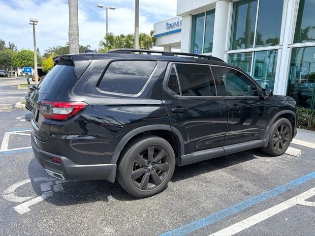 Certified Used 2025 Black Honda Black Edition image 4