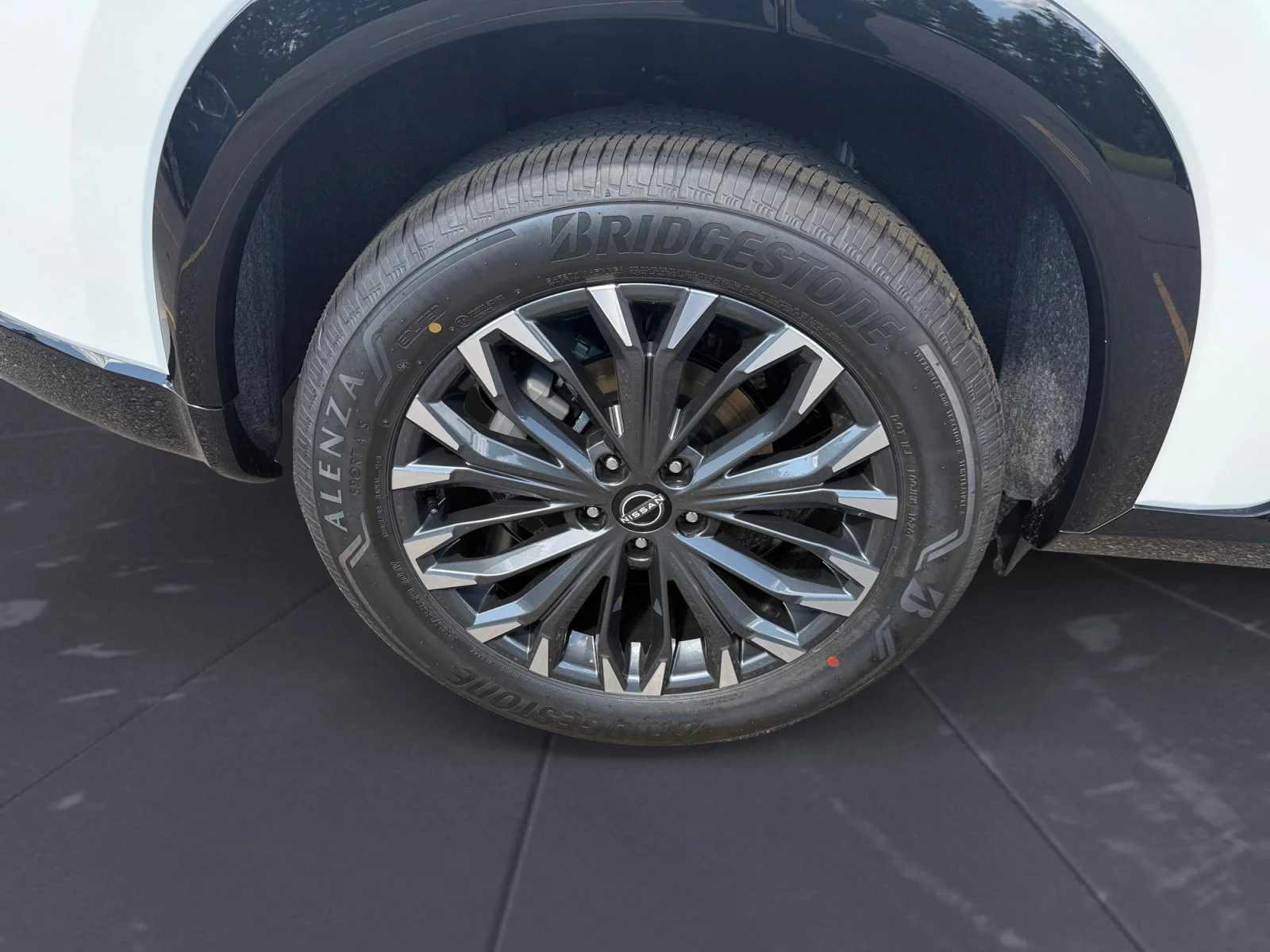 New 2026 Everest White Pearl/Super Black Nissan Platinum image 47