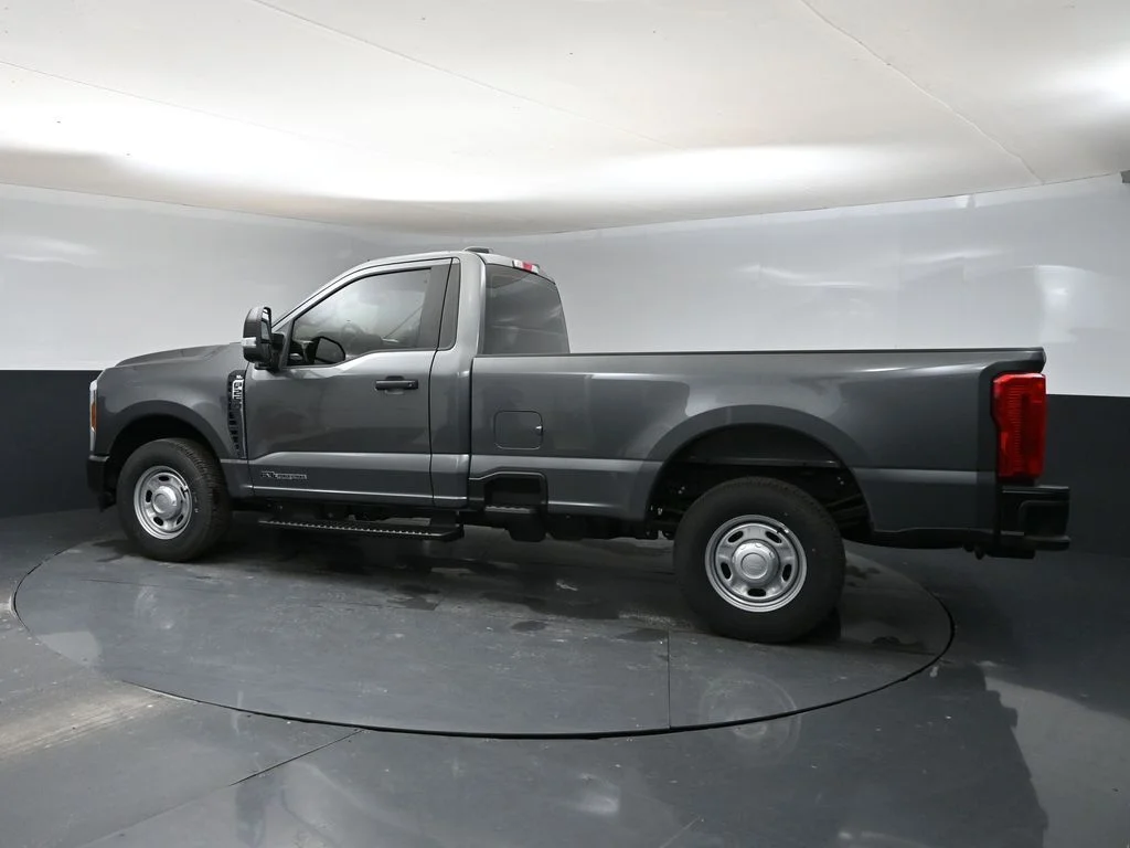 New 2025 Gray Ford XL image 4
