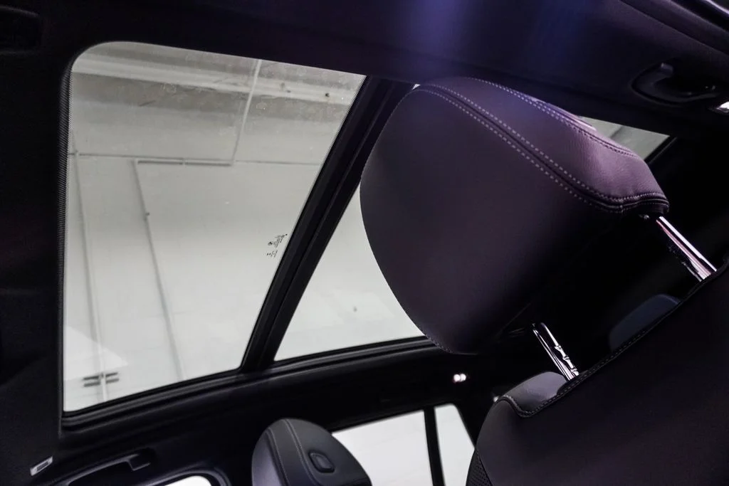 Used 2022 Black BMW sDrive30i image 8