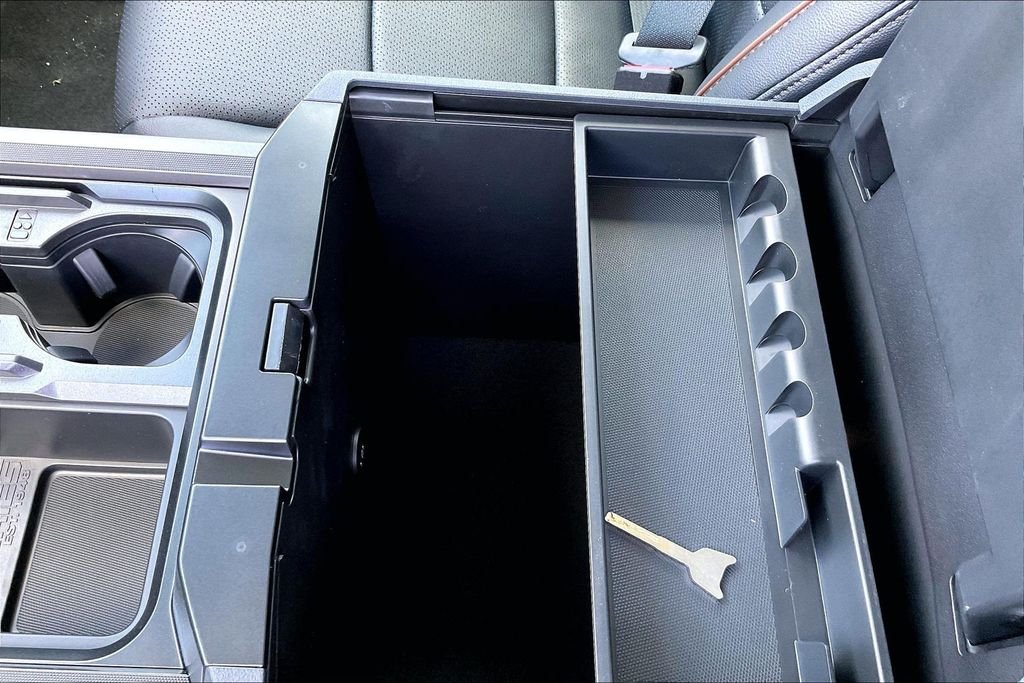 New 2026 Ford Super Duty F-250 Lariat 4D Crew Cab