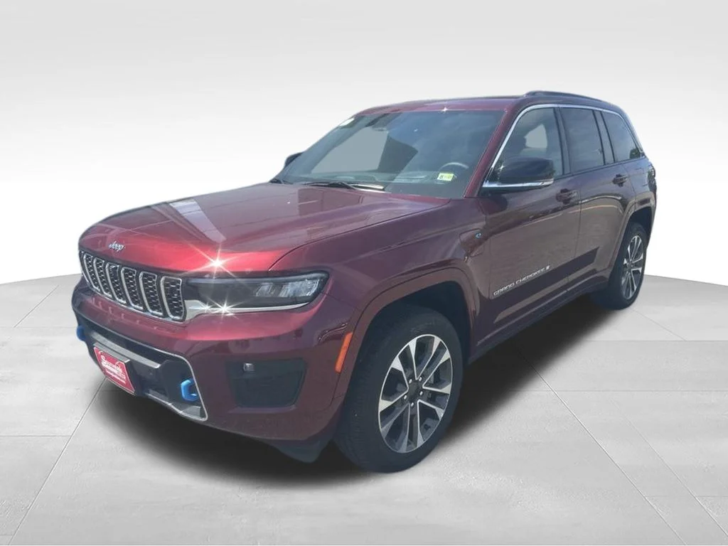 New 2024 Velvet Red Pearl-Coat Exterior Paint Jeep Overland 4xe image 2