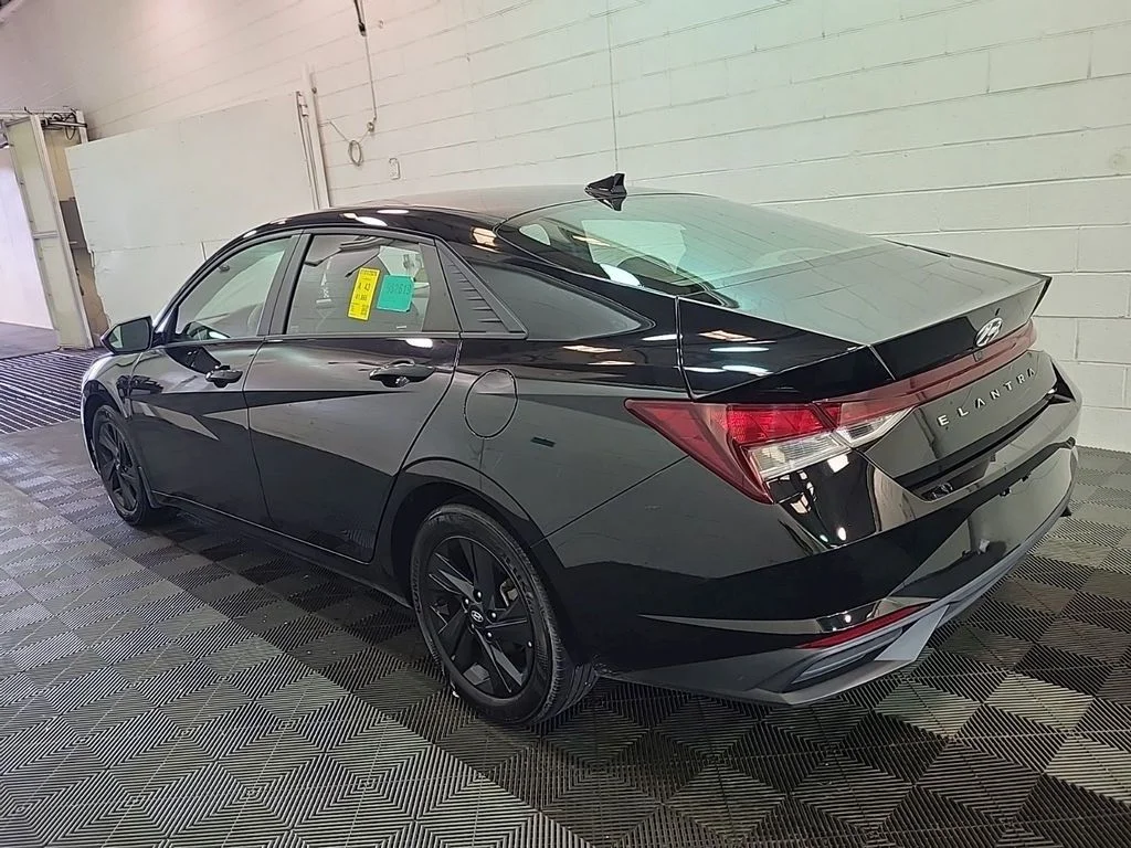 Used 2023 Black Hyundai SEL image 4
