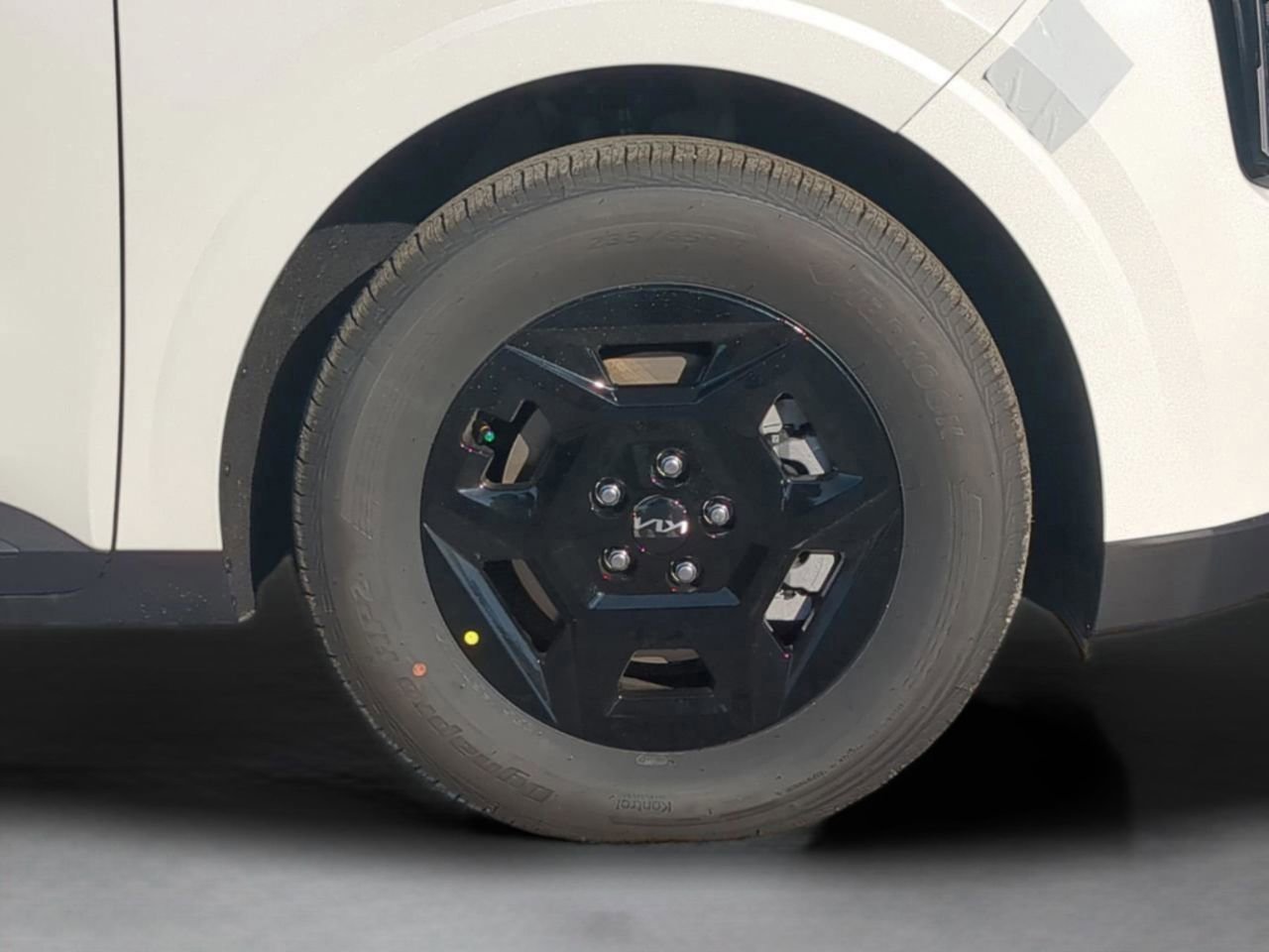 New 2026 Snow White Pearl Kia LXS image 12