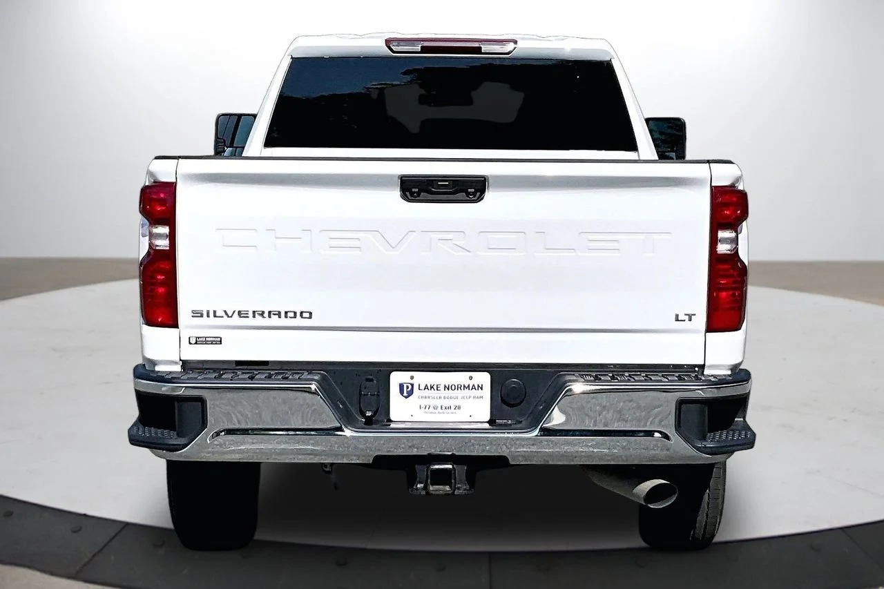 Used 2025 White Chevrolet LT image 7