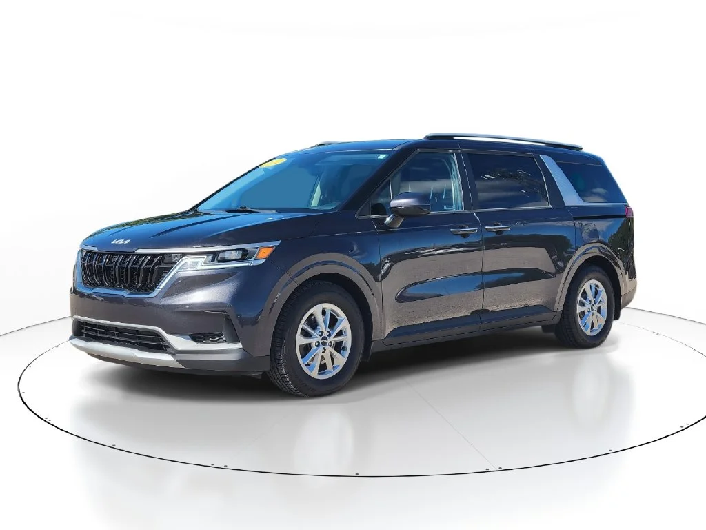 Used 2022  Kia LX image 2