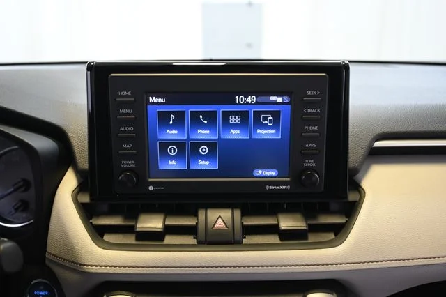 Used 2021 Silver Toyota XLE image 5