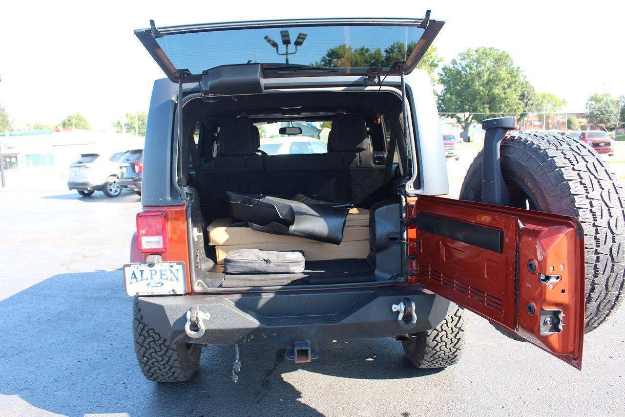 Used 2014 Copperhead Pearl Coat Jeep Sahara 4x4 4dr SUV image 7