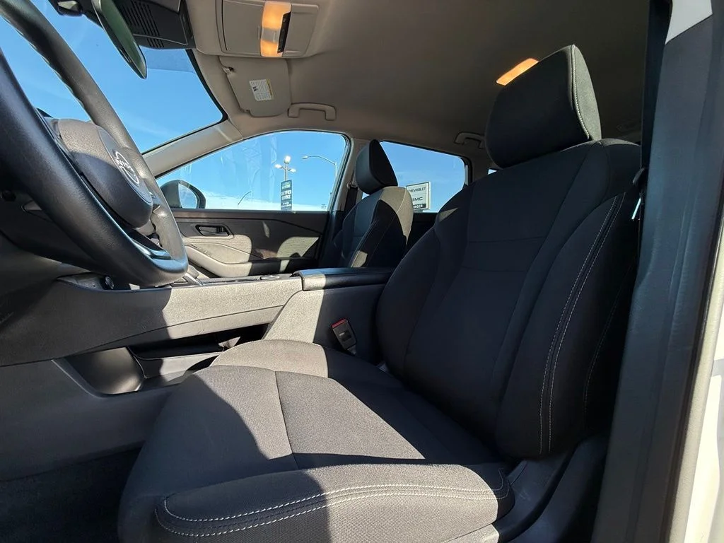 Used 2023 White Nissan S image 32