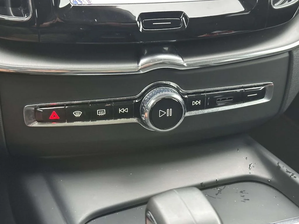Used 2025 White Volvo Core image 18