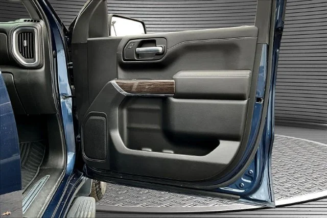 Used 2022 Blue Chevrolet RST image 28