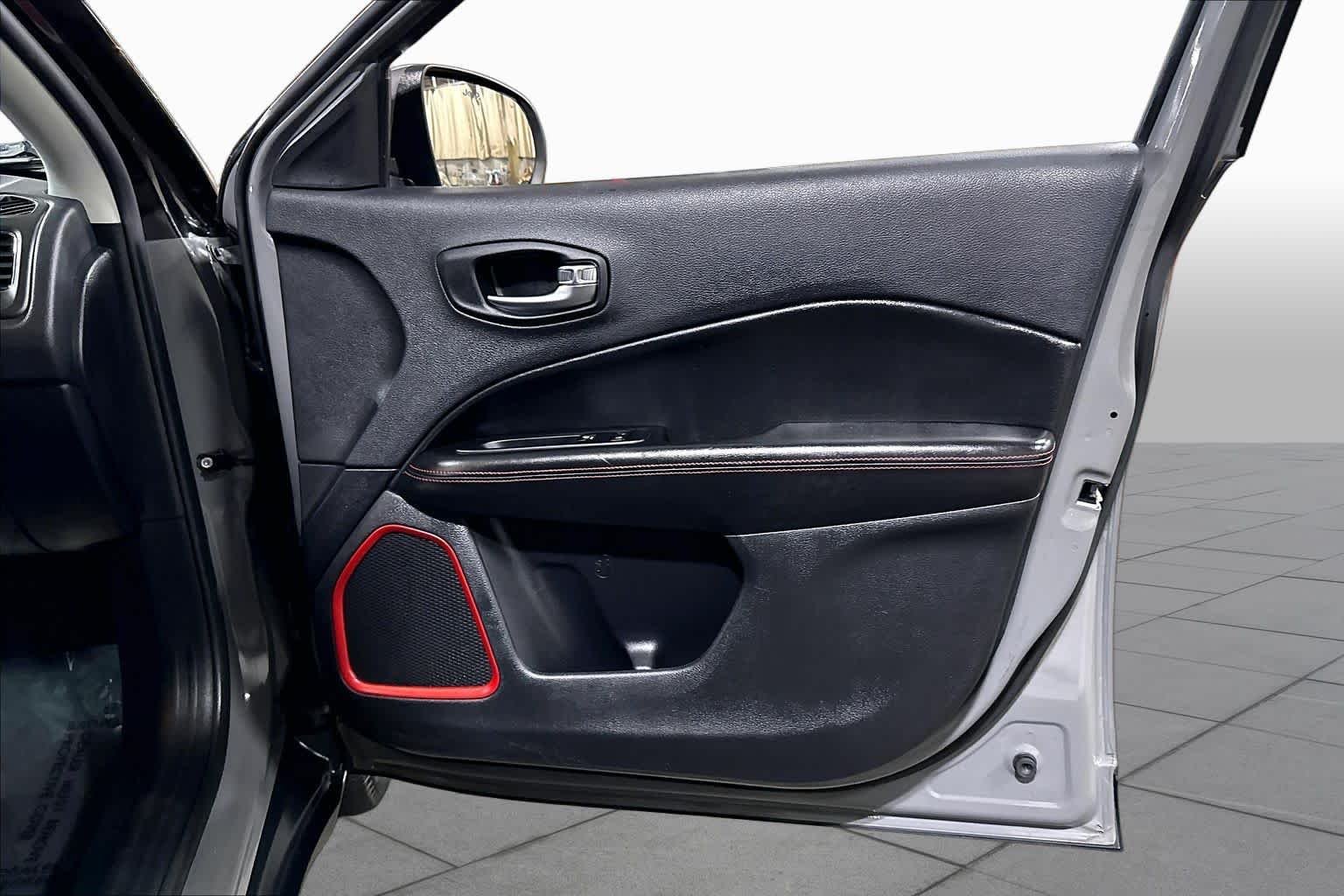 Used 2020 Sting-Gray Clearcoat Jeep Trailhawk image 22