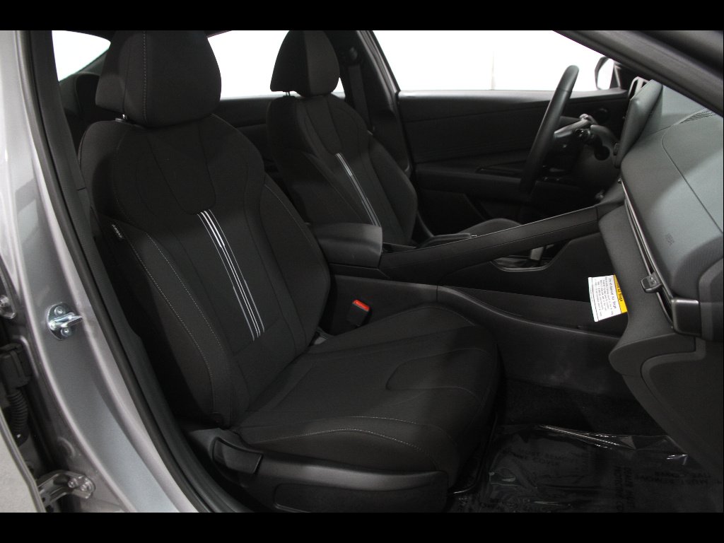 Used 2025 Fluid Metal Metallic Hyundai SEL Sport image 15