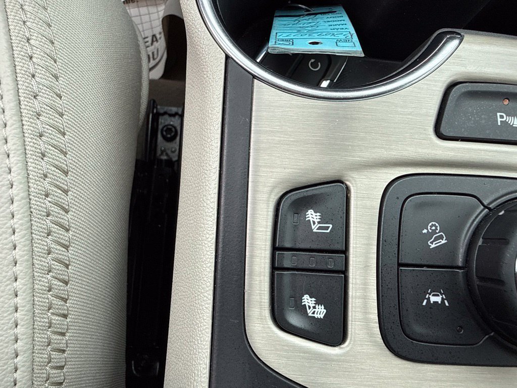 Used 2023 Red GMC Denali image 35