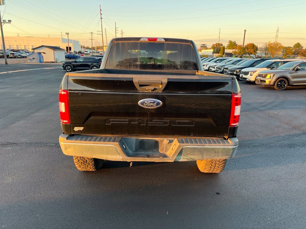 Used 2018 Shadow Black Ford XLT image 4