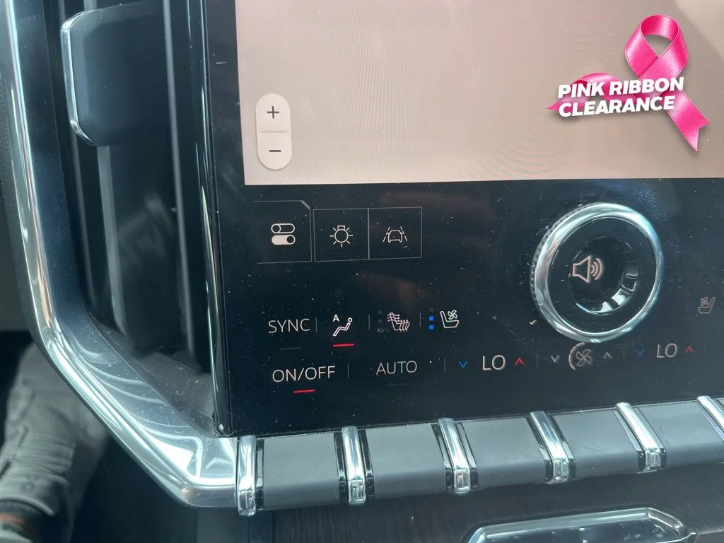 Used 2025 White GMC Denali image 20