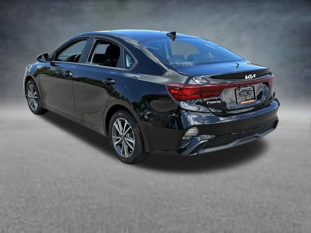 Used 2022 Aurora Black Kia LXS image 3