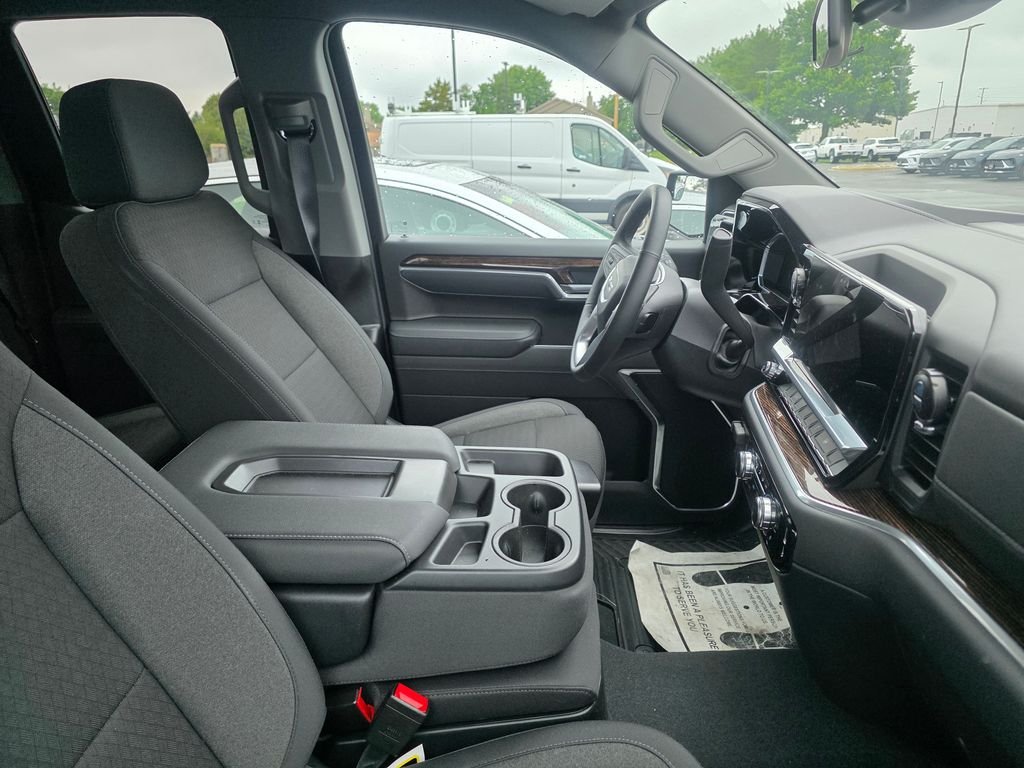 Used 2026 Onyx Black GMC SLE image 5