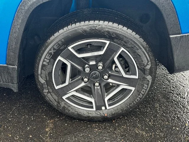 New 2026 Hydro Blue Pearl-Coat Exterior Paint Jeep Limited image 11