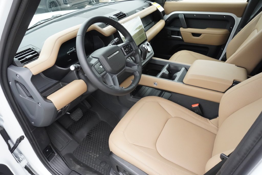 New 2026 Fuji White Land Rover X-Dynamic SE image 18
