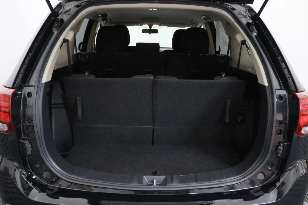 Used 2018 Black Mitsubishi ES image 29
