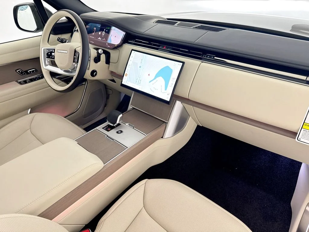 New 2026 British Racing Green Land Rover SE image 30