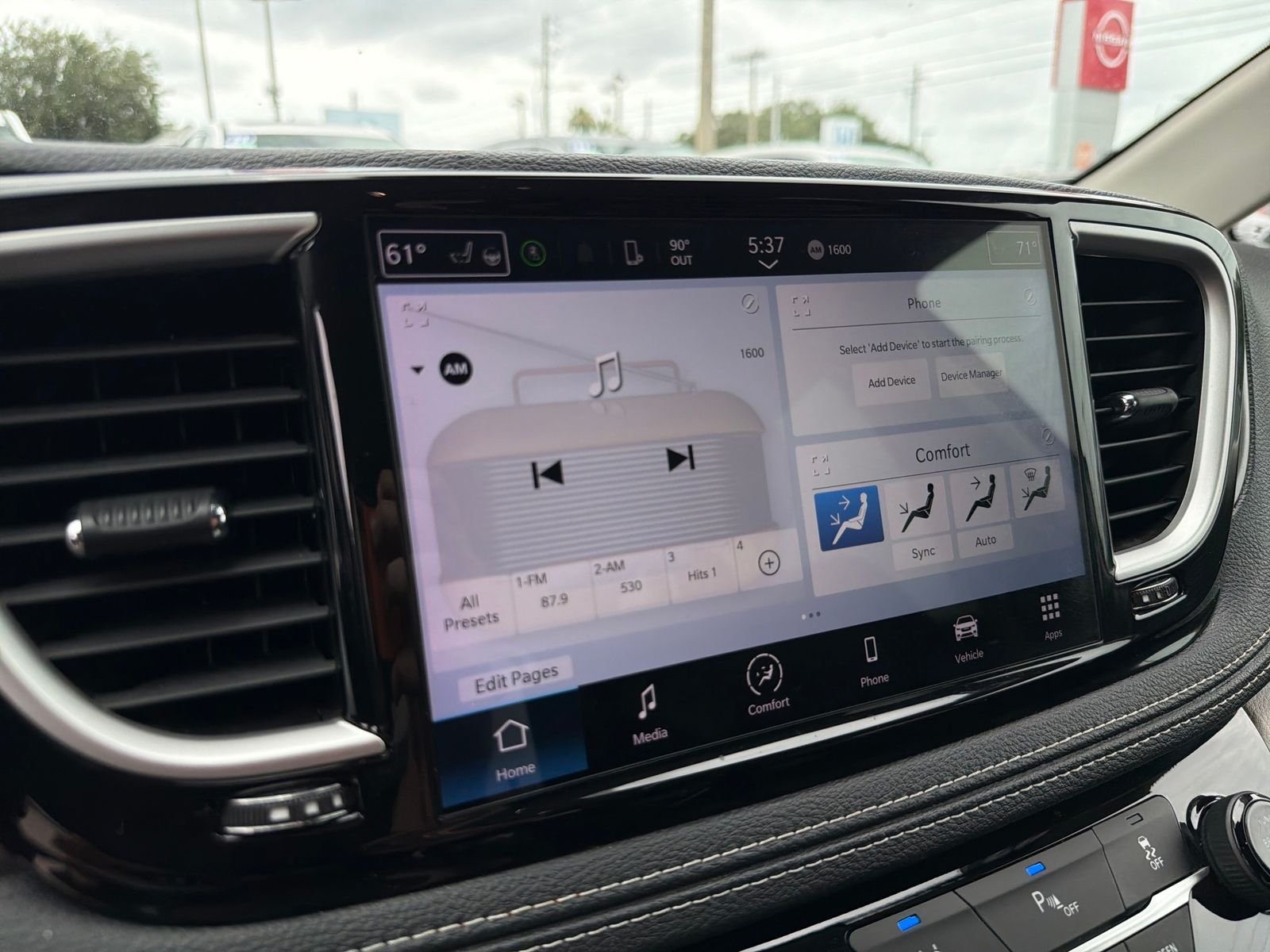 Used 2023 Crystal Metallic Chrysler Touring L image 22