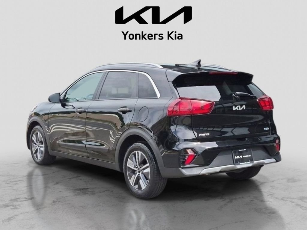 Used 2022 Black Kia LXS image 8