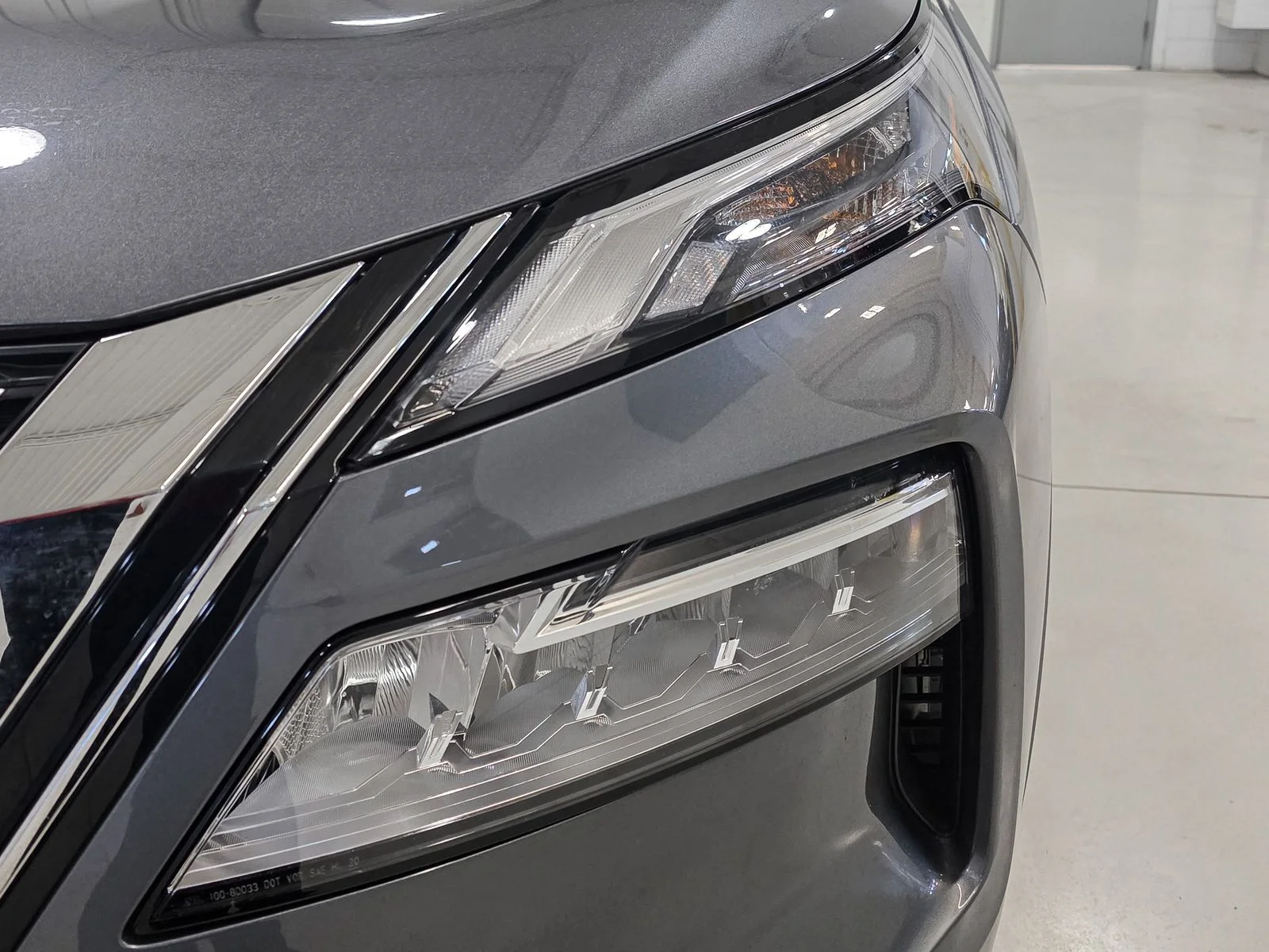 Used 2023 Gray Nissan SV image 14