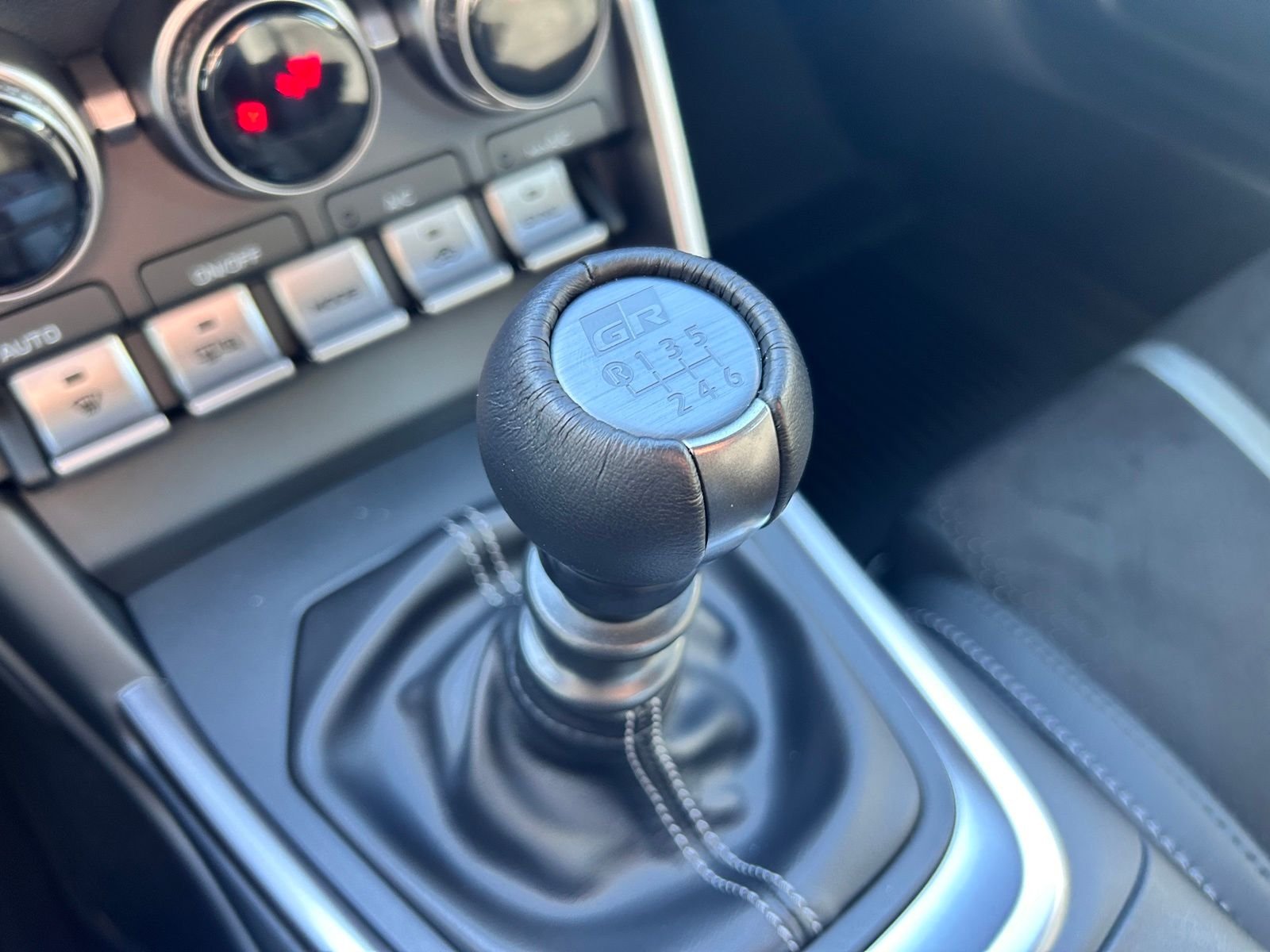 2025 Toyota GR86 Premium - Photo 30