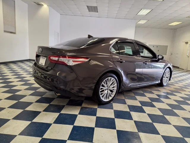 Used 2018 Brown Toyota XLE image 8